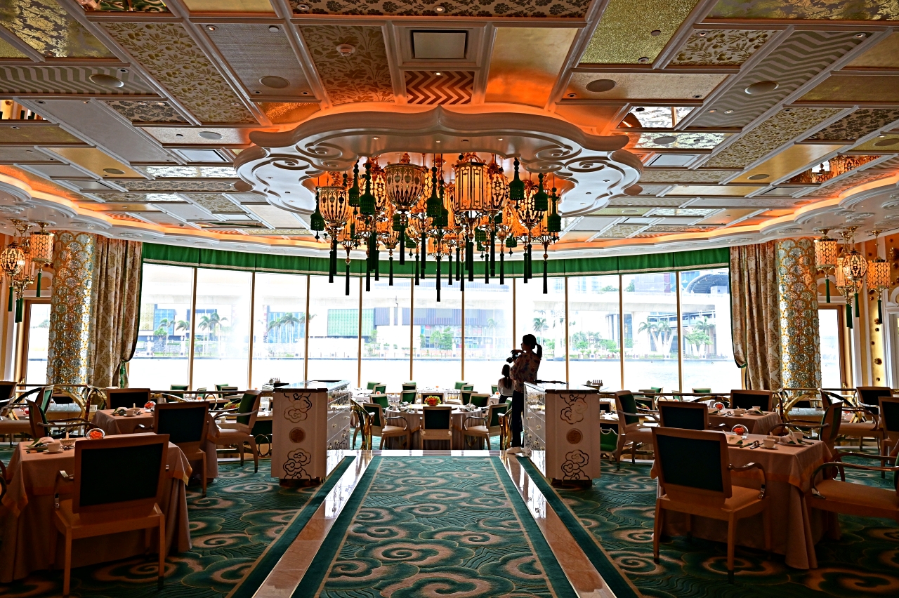 Contact information and restaurant table reservations